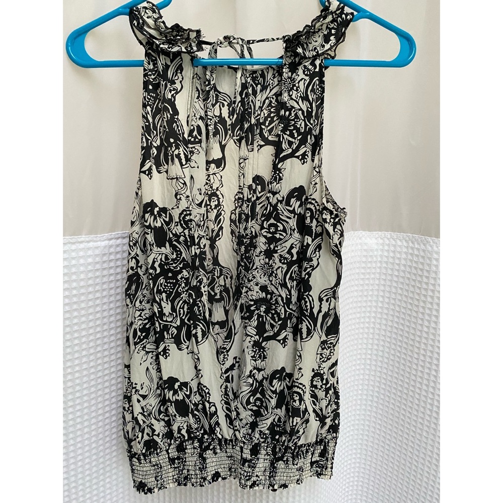 Backless black and white floral shirt
